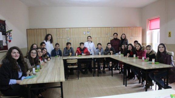 İlçemiz Medreseönü Ortaokulu son sınıf öğrencileri Perşembe Mesleki ve Teknik Anadolu Lisesini Mesleki Bilgi Almak için ziyaret ettiler.