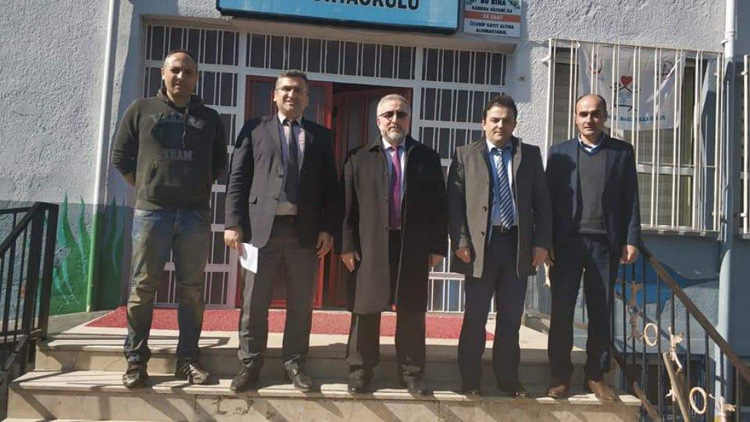 İlçe Milli Eğitim Müdürümüz Murat Çulfaz ve Şube Müdürümüz Adnan Yazıcı Çaka Çaytepe Ortaokulumuzu ziyaret ederek idareci ve öğretmenlerle bir araya geldi. 
