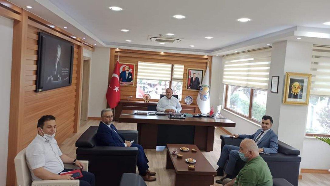 İl  Milli Eğitim Müdürümüz Sayın Mehmet Fatih VARGELOĞLU İlçe Milli Eğitim Müdürümüz Murat ÇULFAZ ile   birlikte Perşembe Belediye Başkanı Mustafa Sayım TANDOĞAN'a  ziyarette bulundular.