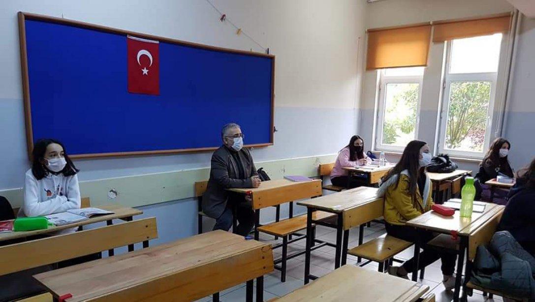 İlçe Milli Eğitim Müdürümüz Murat Çulfaz Ordu Sosyal Bilimler Lisesini ziyaret ederek öğrenci öğretmen ve idarecilerimizle değerlendirmelerde bulundu.
