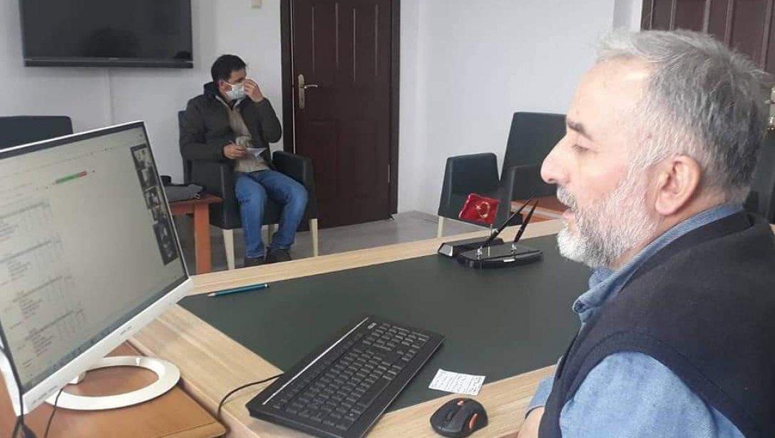 İlçe Milli Eğitim Müdürümüz Murat Çulfaz başkanlığında okul/kurum müdürleri ile online genel değerlendirme toplantısı yapıldı.