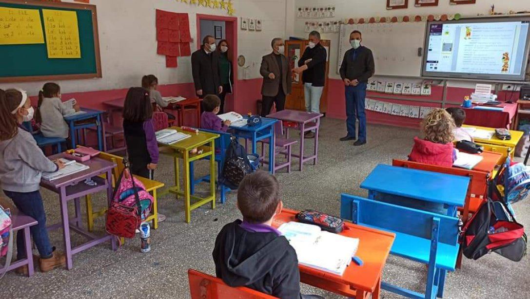 İlçe Milli Eğitim Müdürümüz Murat Çulfaz ilçemiz Kırlı İlk Ortaokulunu ziyaret ederek öğrenci ve öğretmenlerle bir araya geldi.