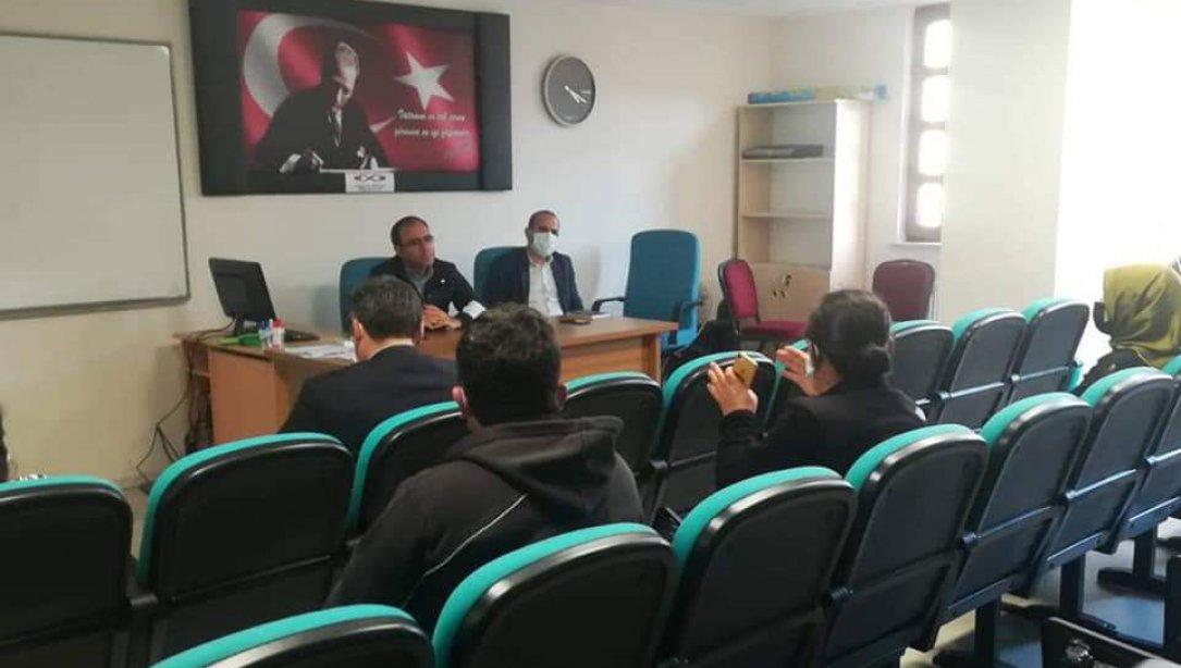Şube müdürlerimiz Vedat Çetin ve Mustafa Eren'in başkanlığında Medreseönü Ortaokulu ve Çaka Çaytepe Ortaokulu idareci - öğretmenleri ile değerlendirme toplantısı yapıldı.