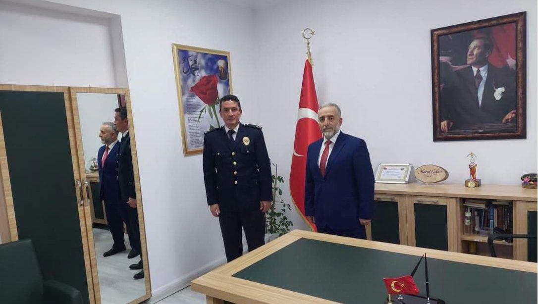 İlçe Emniyet Müdürümüz Kenan Dağdeviren, İlçe Milli Eğitim Müdürümüz Murat Çulfaz'a Öğretmenler Günü ziyaretinde bulundu.