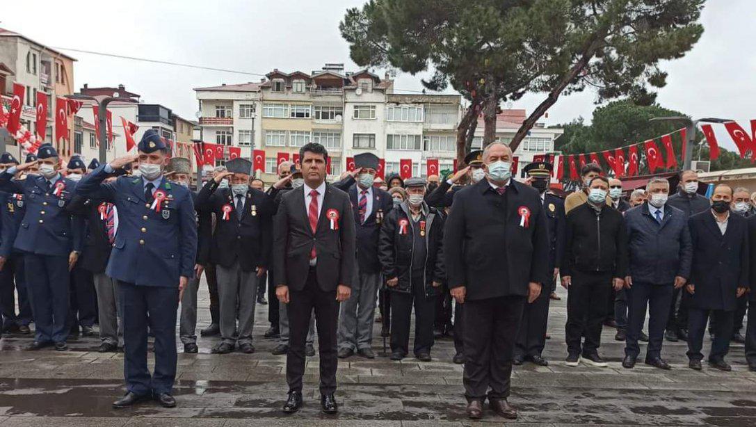 18 Mart Çanakkale Zaferi ve Şehitleri Anma Günü etkinlikleri çerçevesinde çelenk sunma programı yapıldı. 