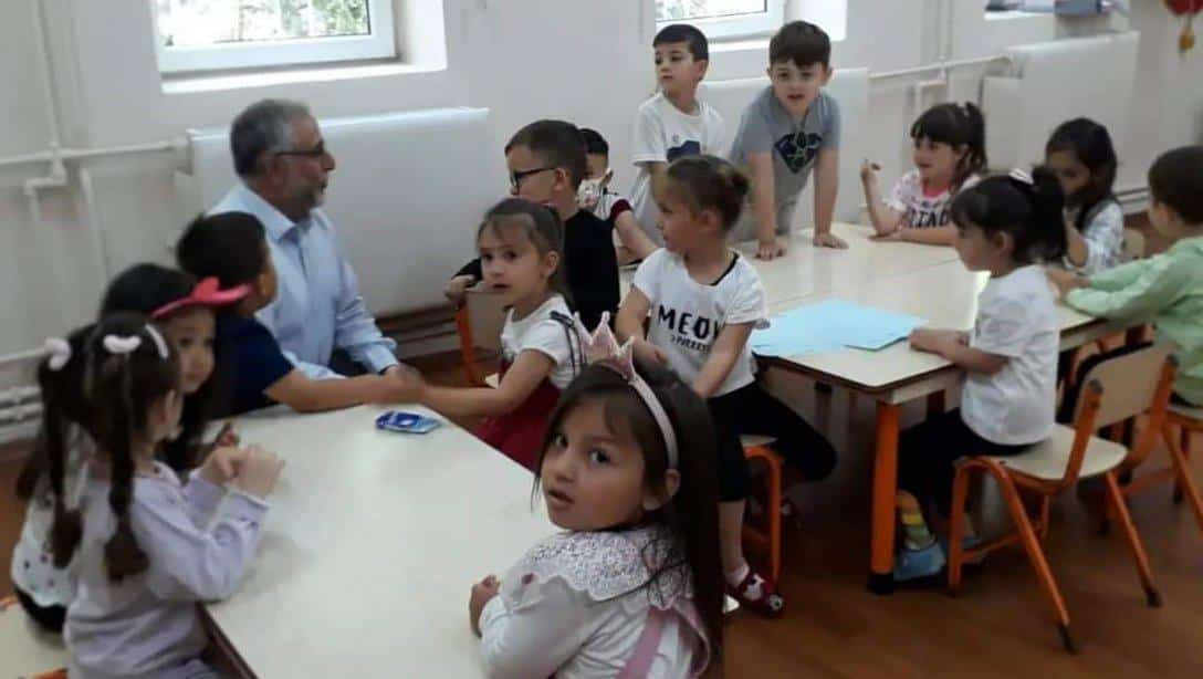 İlçe Milli Eğitim Müdürümüz Murat Çulfaz 75. Yıl Anaokulunu ziyaret ederek öğrenci ve öğretmenlerimizle bir araya geldi. 