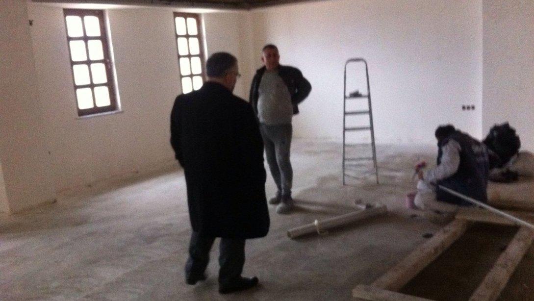 İlçe Milli Eğitim Müdürümüz Murat ÇULFAZ ve şube müdürlerimiz inşaatı devam eden Halk Eğitimi binasında incelemelerde bulundular.