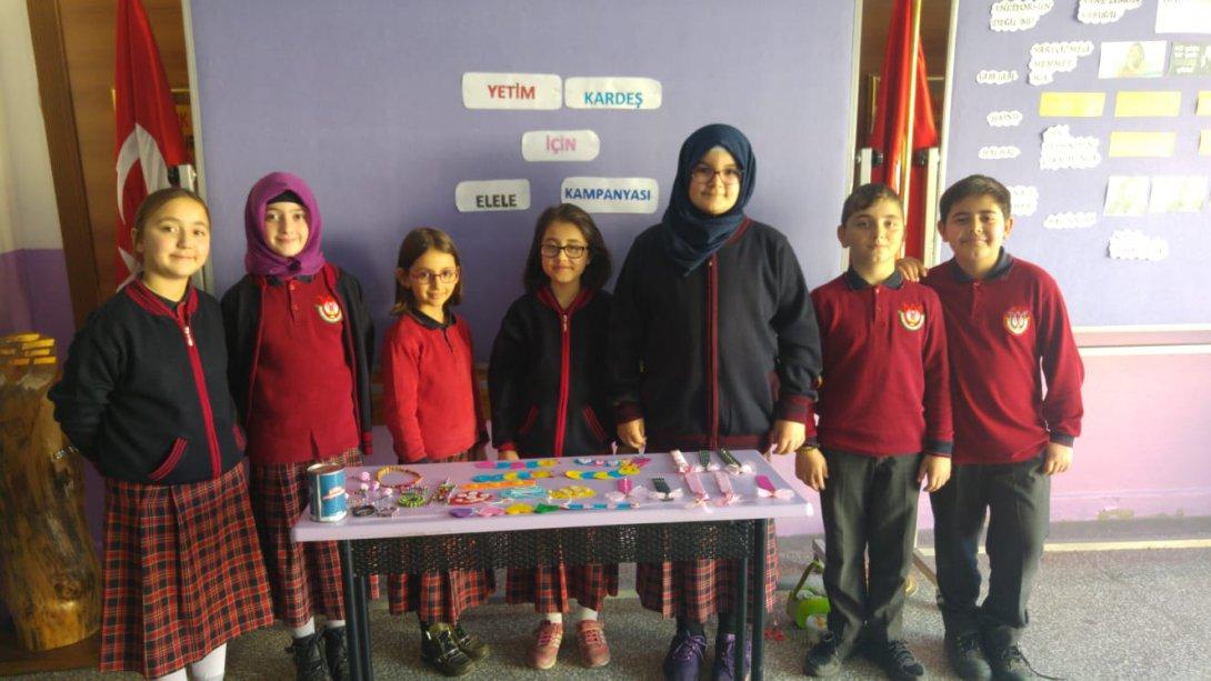 İlçemiz Anadolu İmam Hatip lisesi bünyesindeki Şehit Hüseyin Gümüş İmam Hatip Ortaokulu öğrencileri, yetim kardeşlerinin ihtiyacı için "Yetim kardeş için elele " kampanyası düzenlediler.