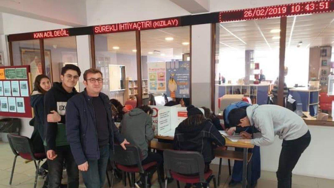 İlçemiz Ordu Sosyal Bilimler Lisesi Resim ve Fotoğrafçılık Kulübü ile Türk Kızılayı Orta Karadeniz Bölge Kan Merkezi işbirliğinde okulumuzda geniş katılımlı bir ´Kan Bağışı Kampanyası´ düzenlendi.