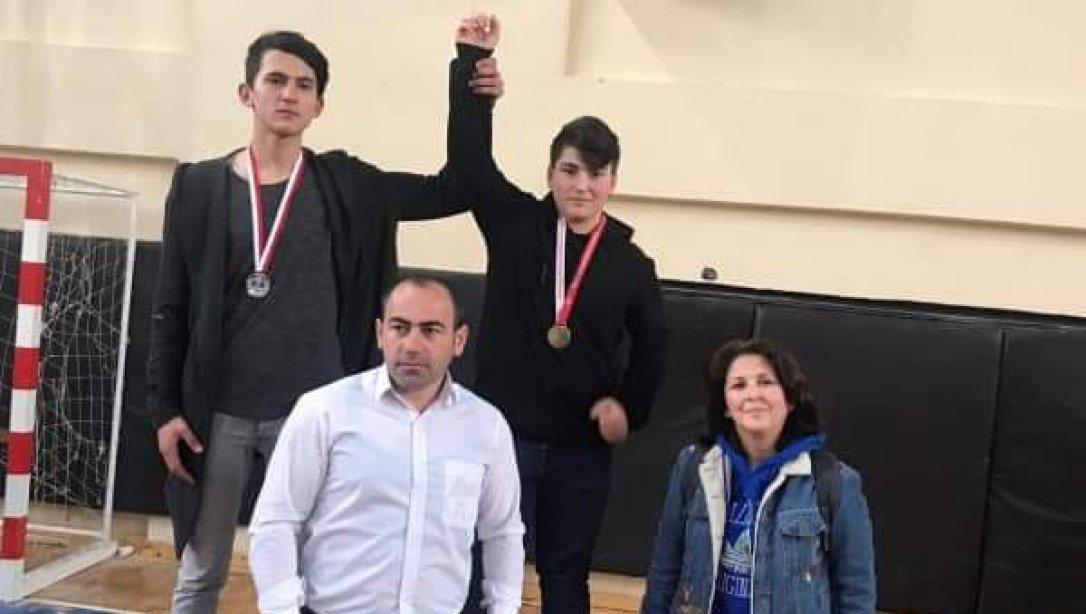 Boksta Sakin Şehir Mesleki ve Teknik Anadolu Lisesi öğrencisi İsmail Emre Mutlu  il birincisi oldu.