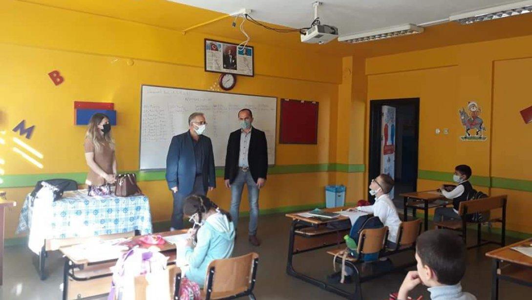 İlçe Milli Eğitim Müdürümüz Murat Çulfaz Cumhuriyet İlkokulu'nu ziyaret etti.