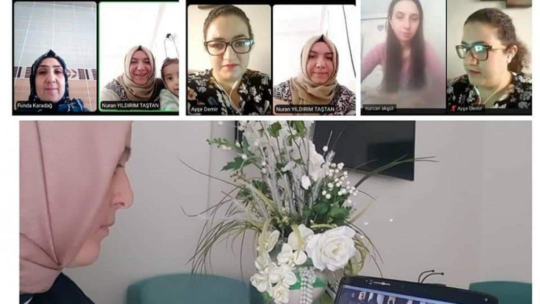 Perşembe Şehit Ceyhun Arslantürk MTAL Anasınıfı Öğretmeni Mevhibe BAŞ' ın ortaklığını yürüttüğü e-Twinning projesinin ilk webinarı online olarak yapıldı.