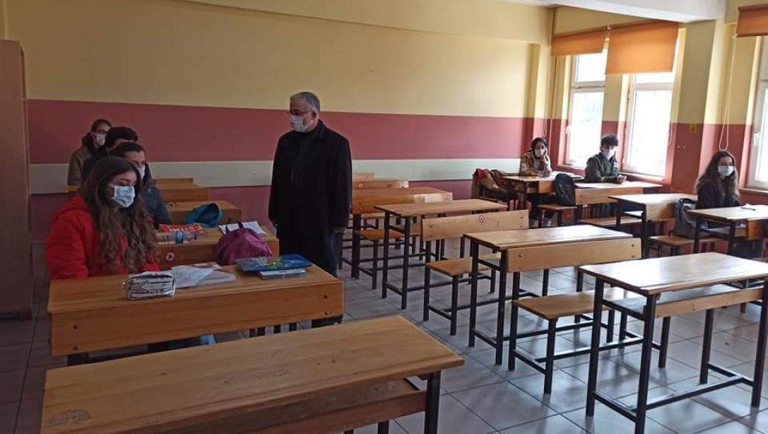 İlçe Milli Eğitim Müdürümüz Murat Çulfaz Ordu Sosyal Bilimler Lisesi'ni ziyaret ederek DYK kurslarına katılan öğretmen ve öğrencilerimizle bir araya geldi.