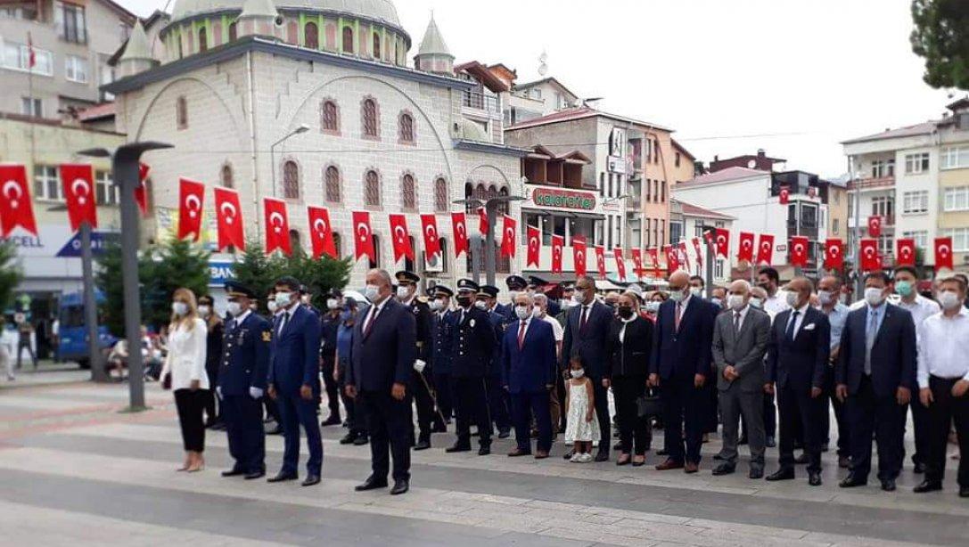30 Ağustos Zafer Bayramı, Cumhuriyet Meydanında düzenlenen Çelenk Töreni ile kutlandı.
