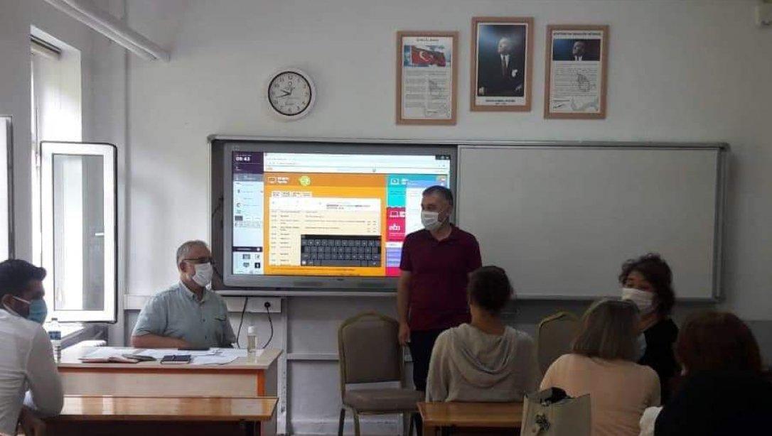 İlçe Milli Eğitim Müdürümüz Murat Çulfaz yeni eğitim öğretim yılı sene başı öğretmenler kurulu toplantılarına katıldı.