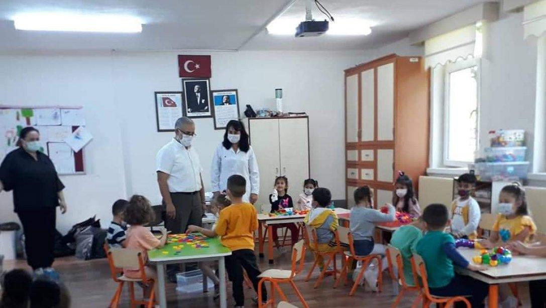 İlçe Milli Eğitim Müdürümüz Murat Çulfaz Çaka Çaytepe Ortaokulu ve 75. Yıl Anaokulu'nu  öğrenci ve öğretmenlerle  bir araya gelerek incelemelerde bulundu.