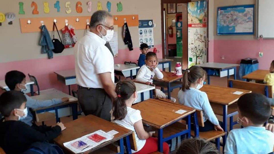 İlçe Milli Eğitim Müdürümüz Murat Çulfaz Beyli İlk/Ortaokulu'nu ziyaret ederek öğrenci ve öğretmenlerimizle bir araya geldi.