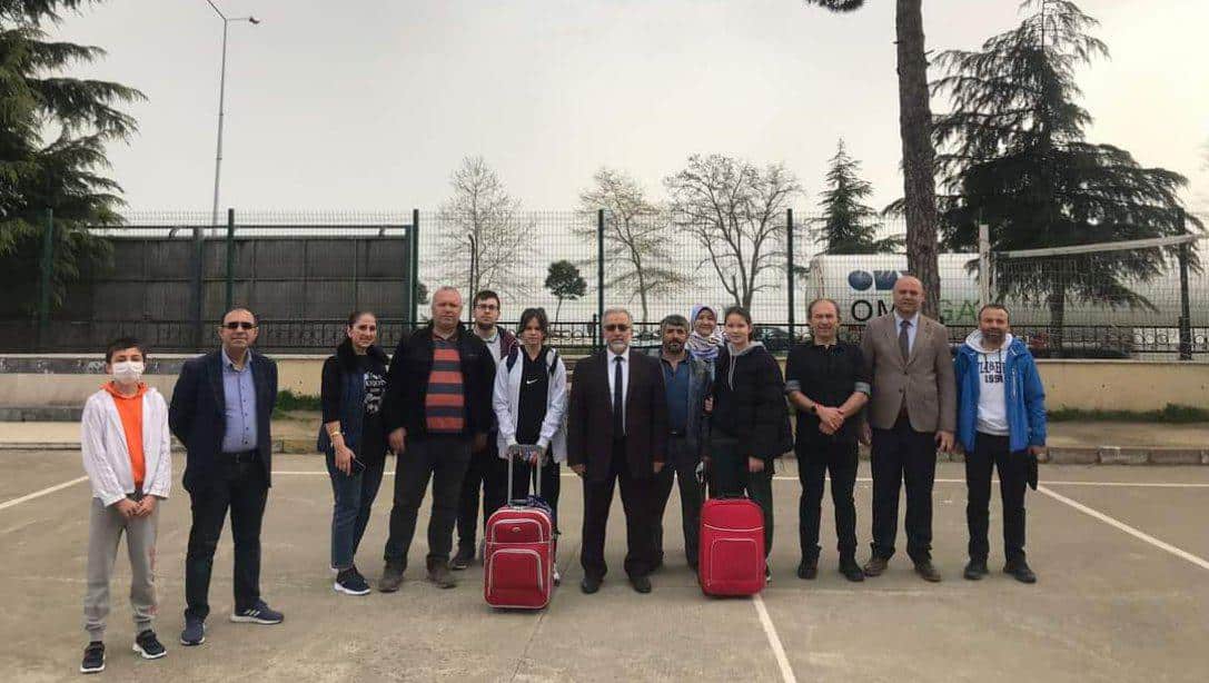 İlçe Milli Eğitim Müdürümüz Murat Çulfaz ve Şube Müdürlerimiz Atatürk Ortaokulu masa tenisi takımını Türkiye Şampiyonası finalleri için Kastamonu'ya uğurlandı.